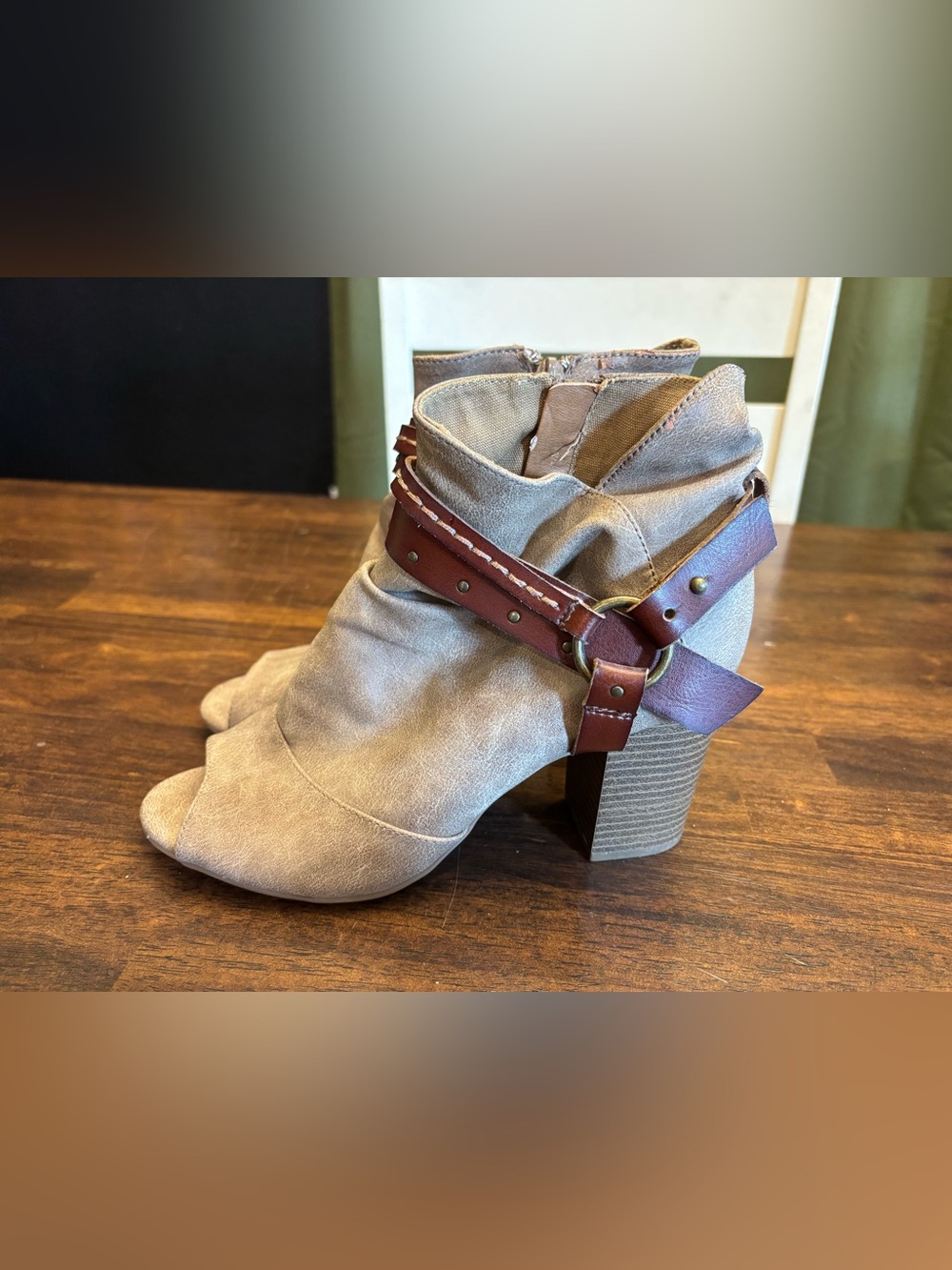 Women’s Peep Toe Ankle Booties Gray Brown Belted Chunky Heel Side Zip Shoes Sz 8